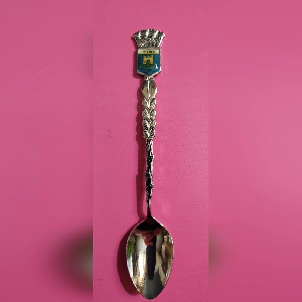 Souvenir Spoons Set Of 4 (9)